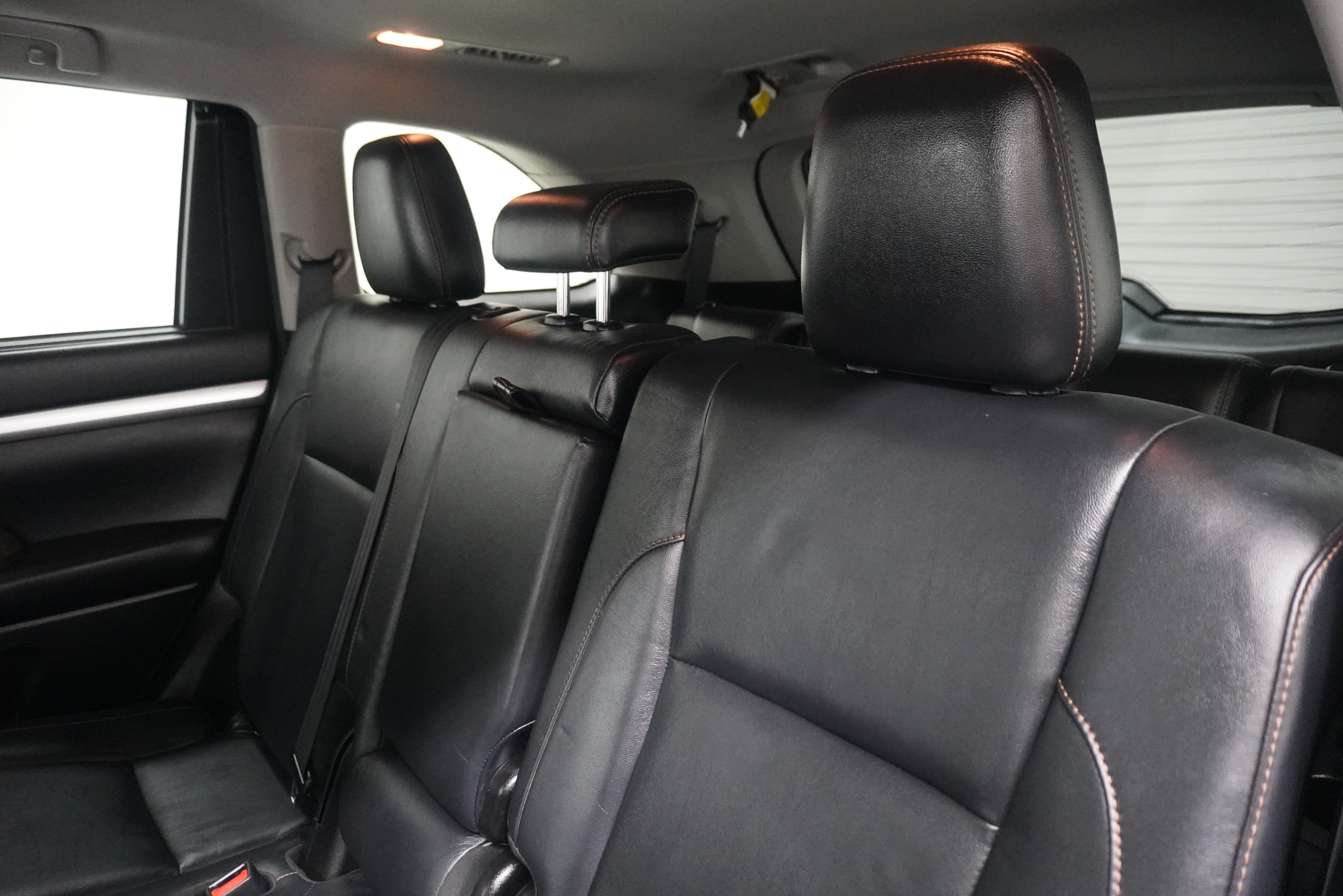 Used 2017 Toyota Highlander XLE FWD image 12