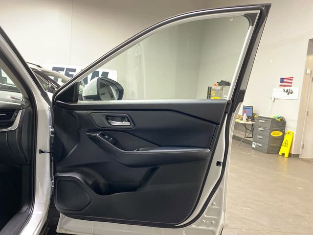 Certified 2025 Nissan Rogue SV image 41