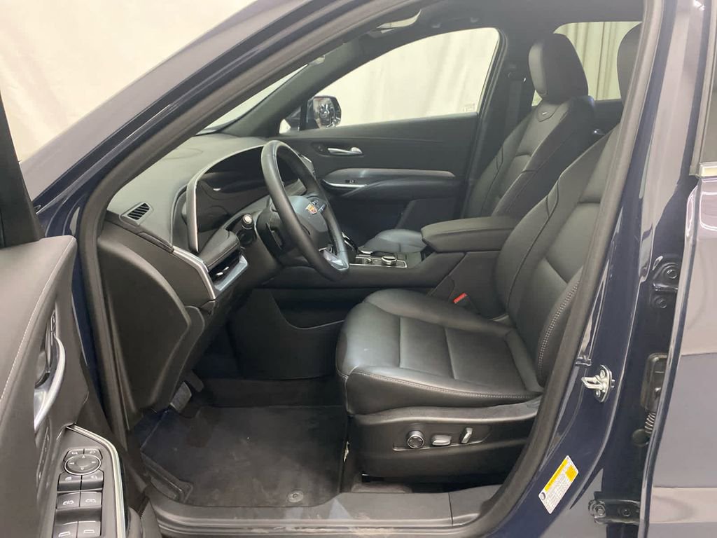 Used 2025 Cadillac XT4 Premium Luxury image 14