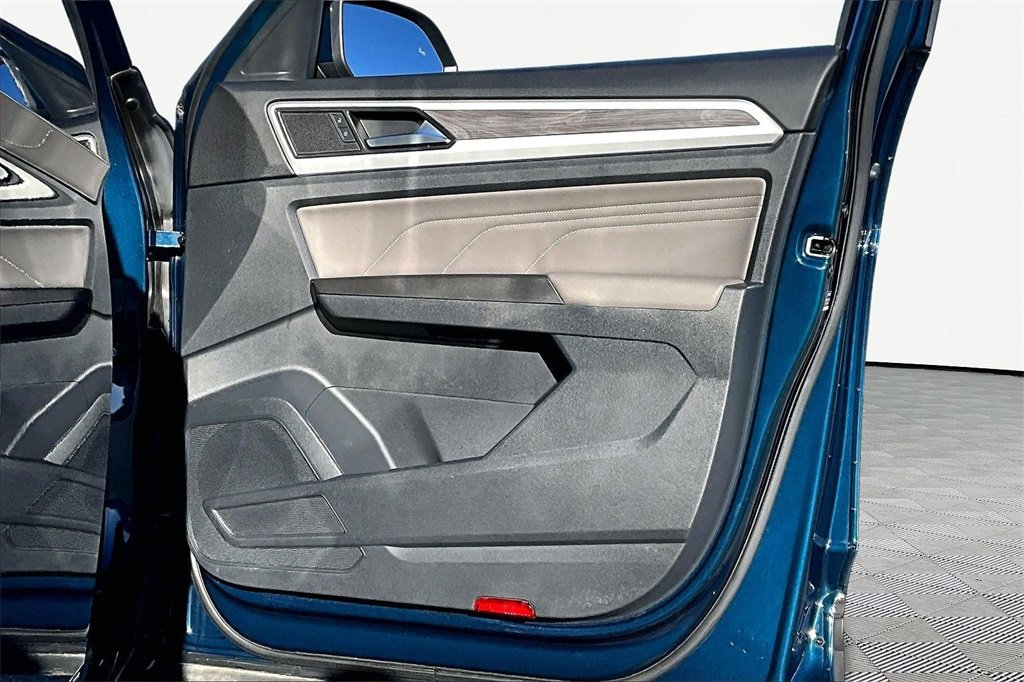 Used 2023 Volkswagen Atlas Cross Sport SE w/ Panoramic Sunroof Package image 24