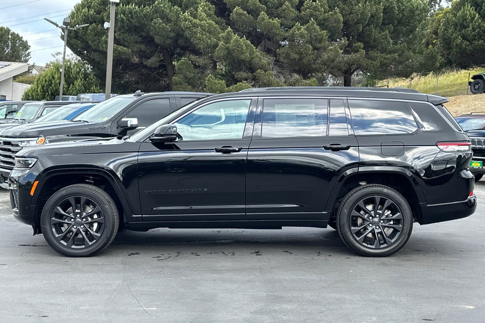 New 2026 Jeep Grand Cherokee L Limited AWD/4WD image 7