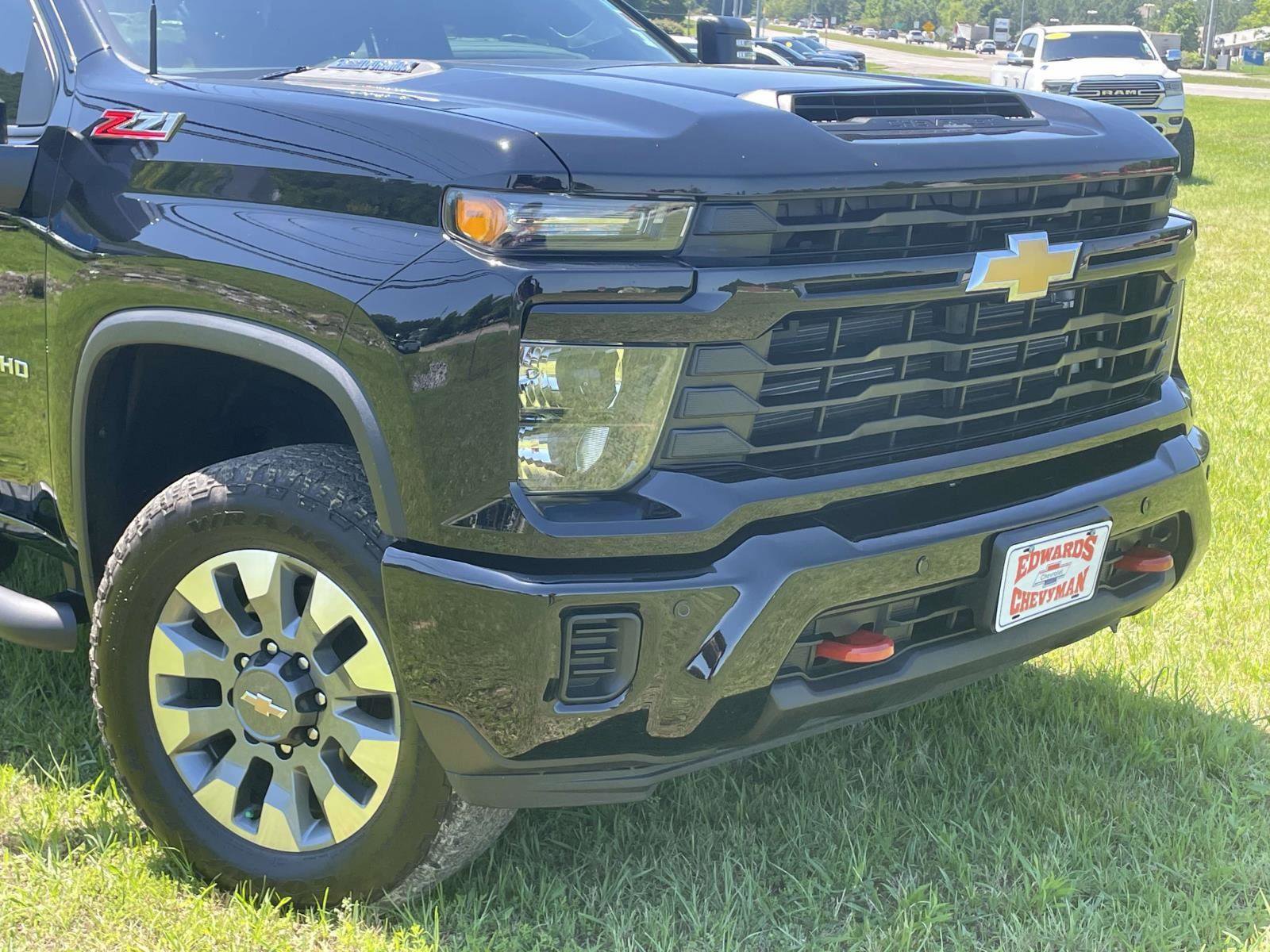 Used 2025 Chevrolet Silverado 2500 Custom w/ Custom Value Package AWD/4WD image 26