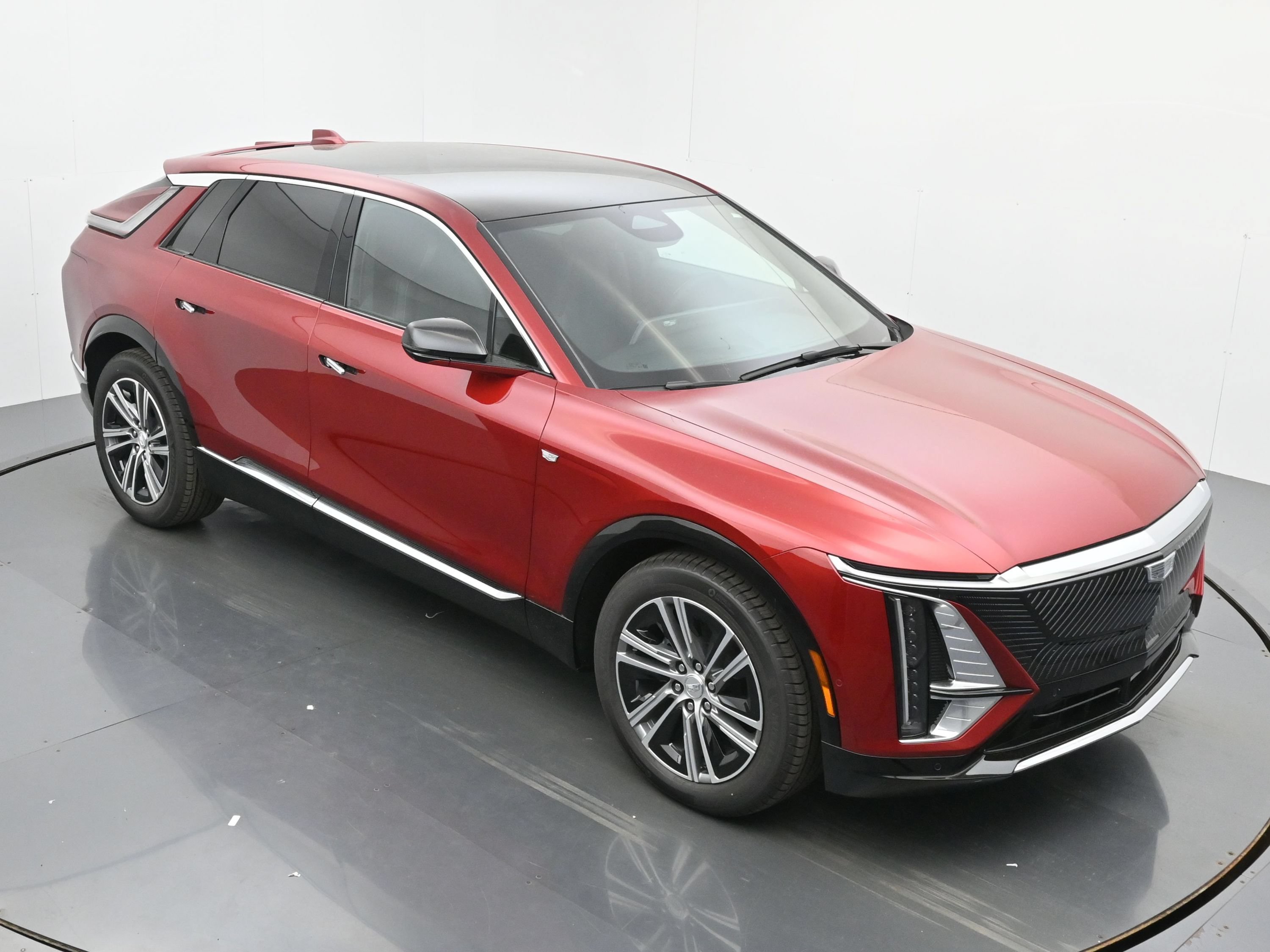 New 2026 Cadillac Lyriq Luxury w/ LPO, Floor Liner Package AWD/4WD image 29