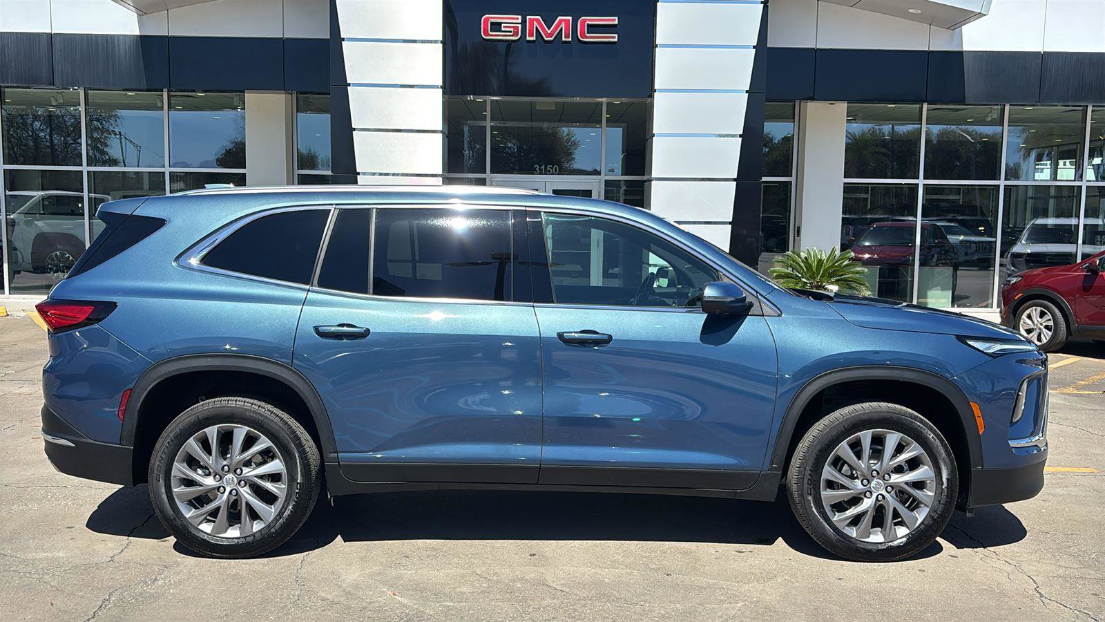 Certified 2025 Buick Enclave Preferred FWD image 8