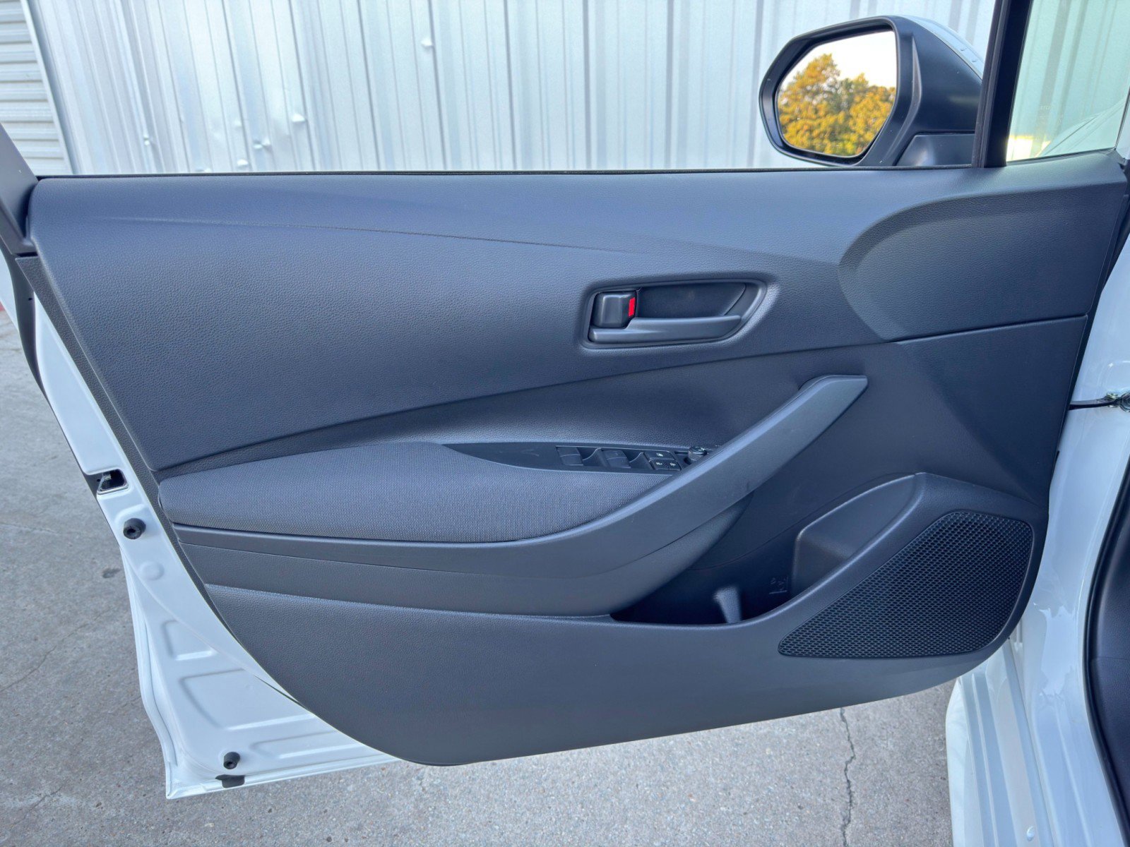 Used 2025 Toyota Corolla LE image 33