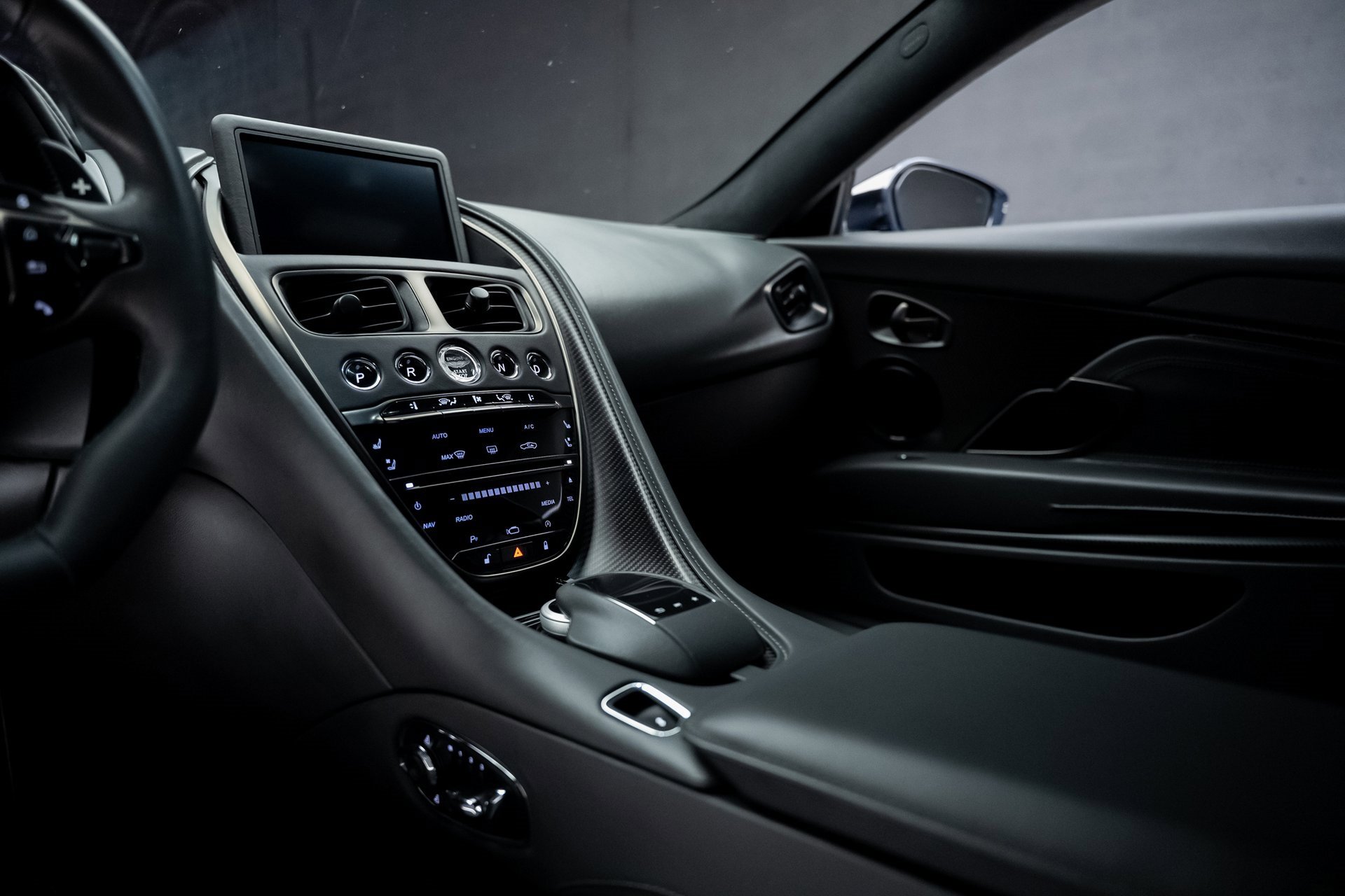 Used 2020 Aston Martin DB11 AMR image 44