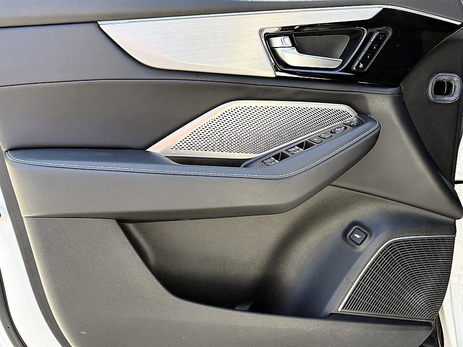 Used 2023 Acura MDX FWD w/ Technology Package image 16