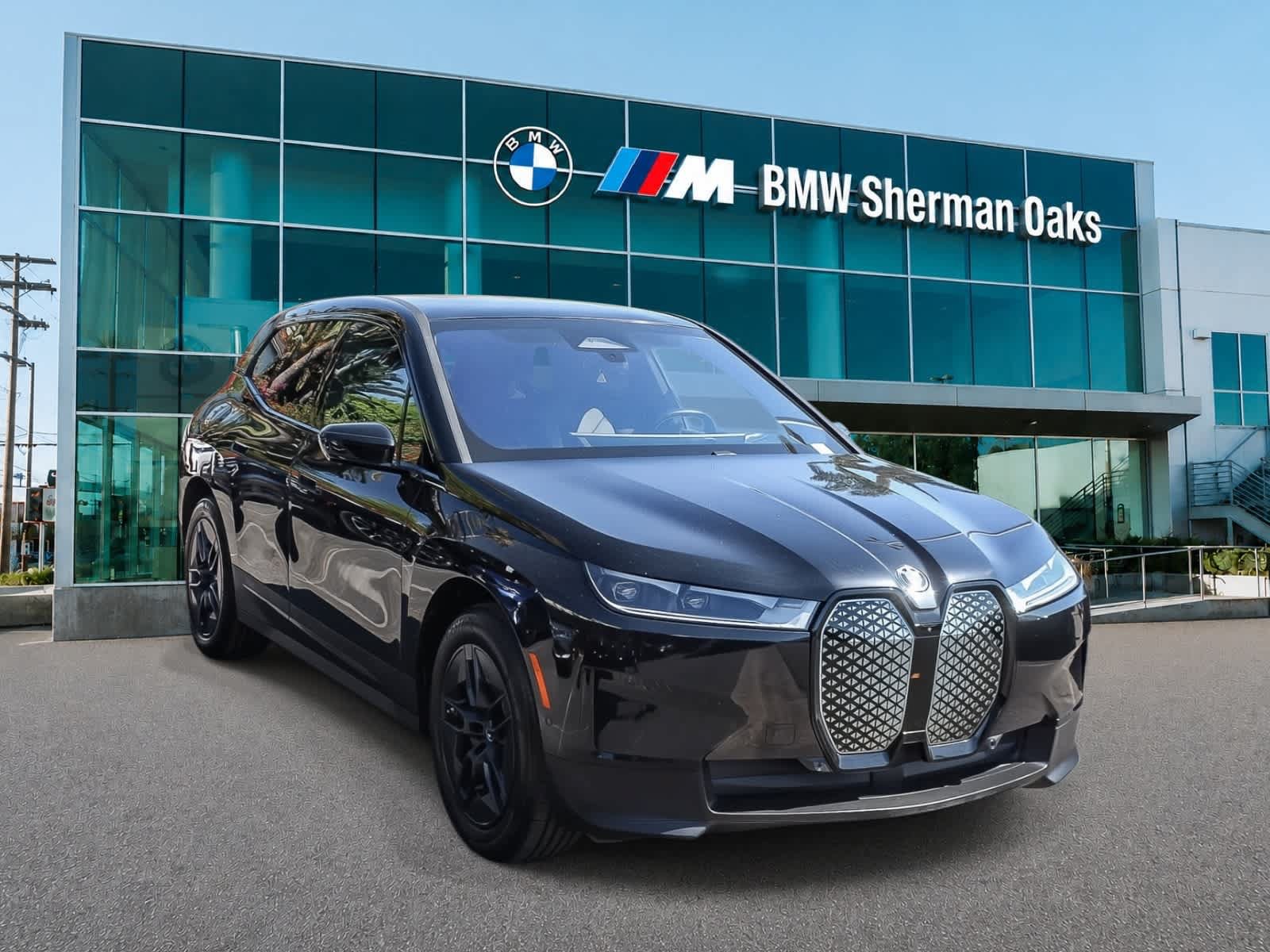 Used 2024 BMW iX xDrive50 w/ Convenience Package AWD/4WD image 3