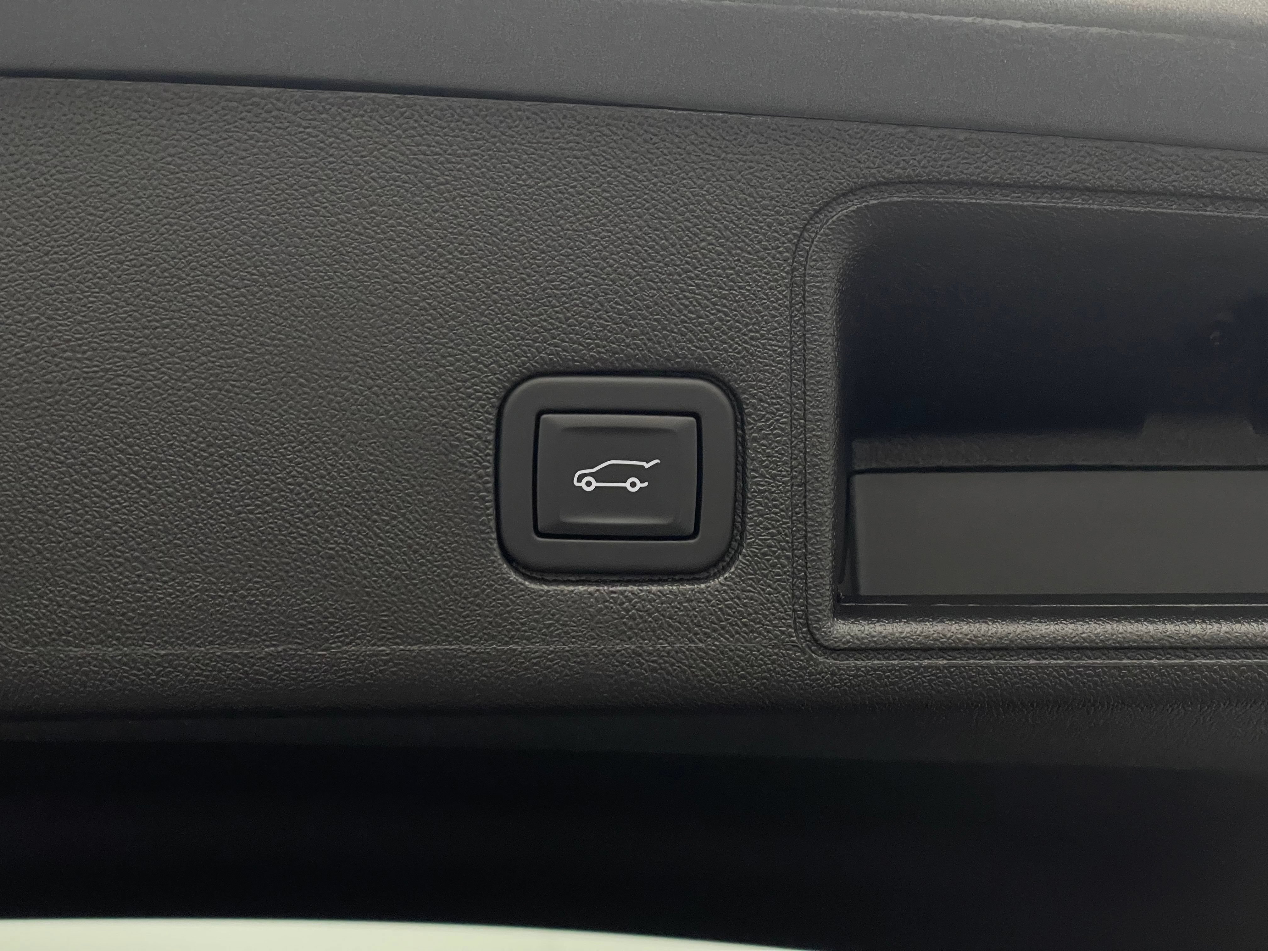 Used 2024 GMC Terrain SLE w/ Driver Convenience Package FWD image 10