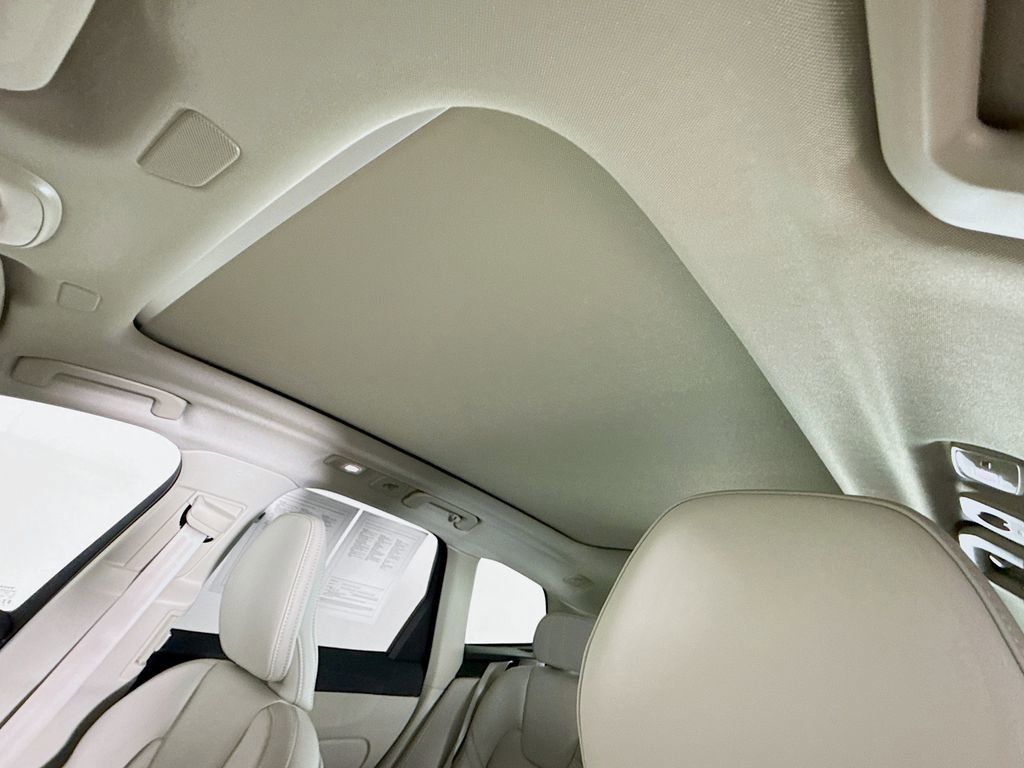 Certified 2026 Volvo XC60 B5 Ultra w/ Protection Package Premier image 23