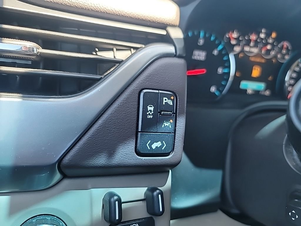 Used 2017 Chevrolet Tahoe LT w/ Luxury Package AWD/4WD image 16