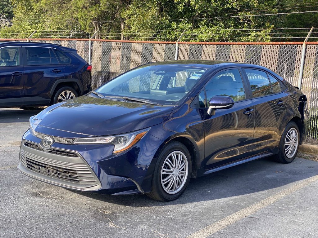 Certified 2025 Toyota Corolla LE FWD image 4