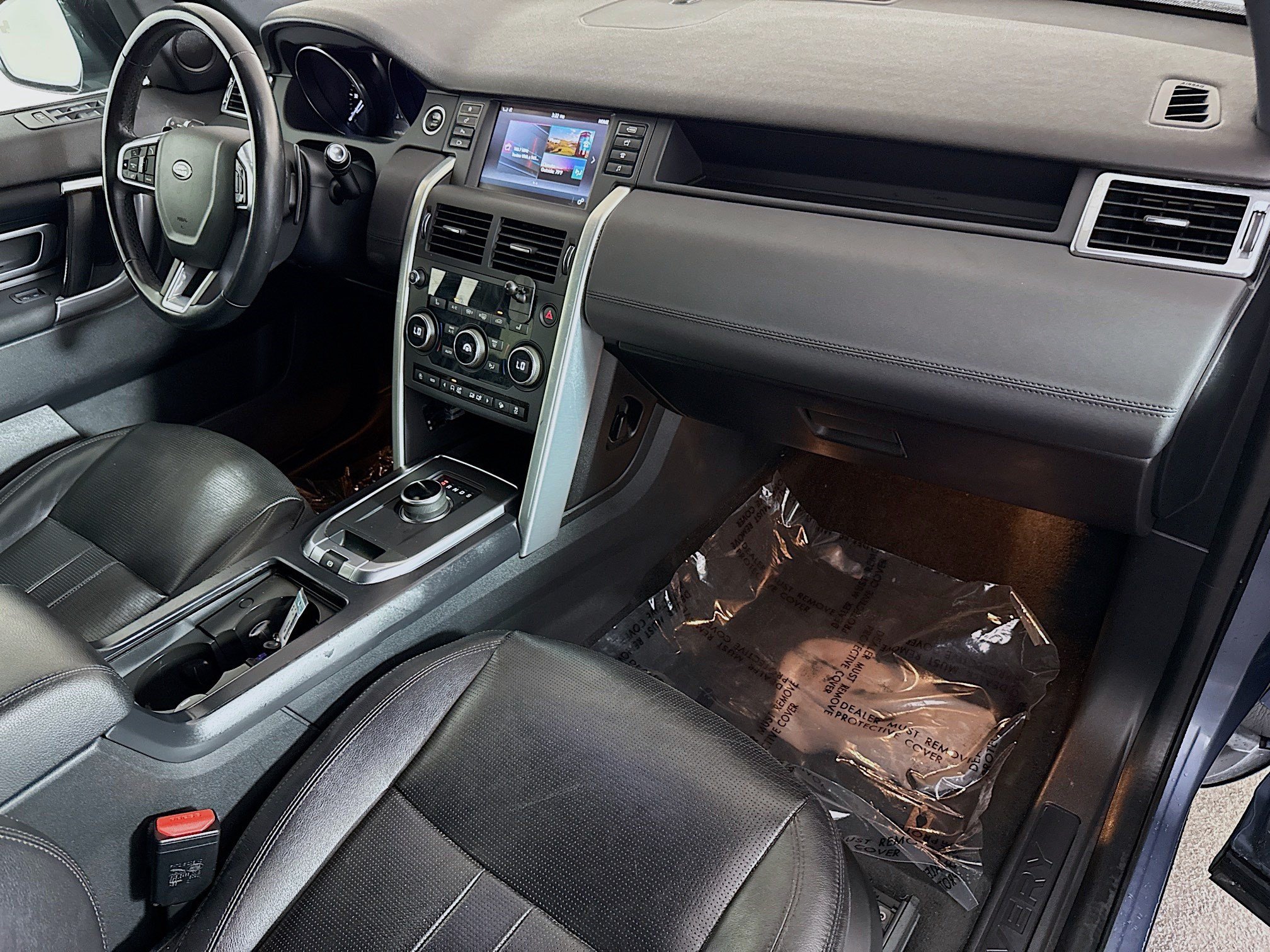 Used 2019 Land Rover Discovery Sport HSE AWD/4WD image 30
