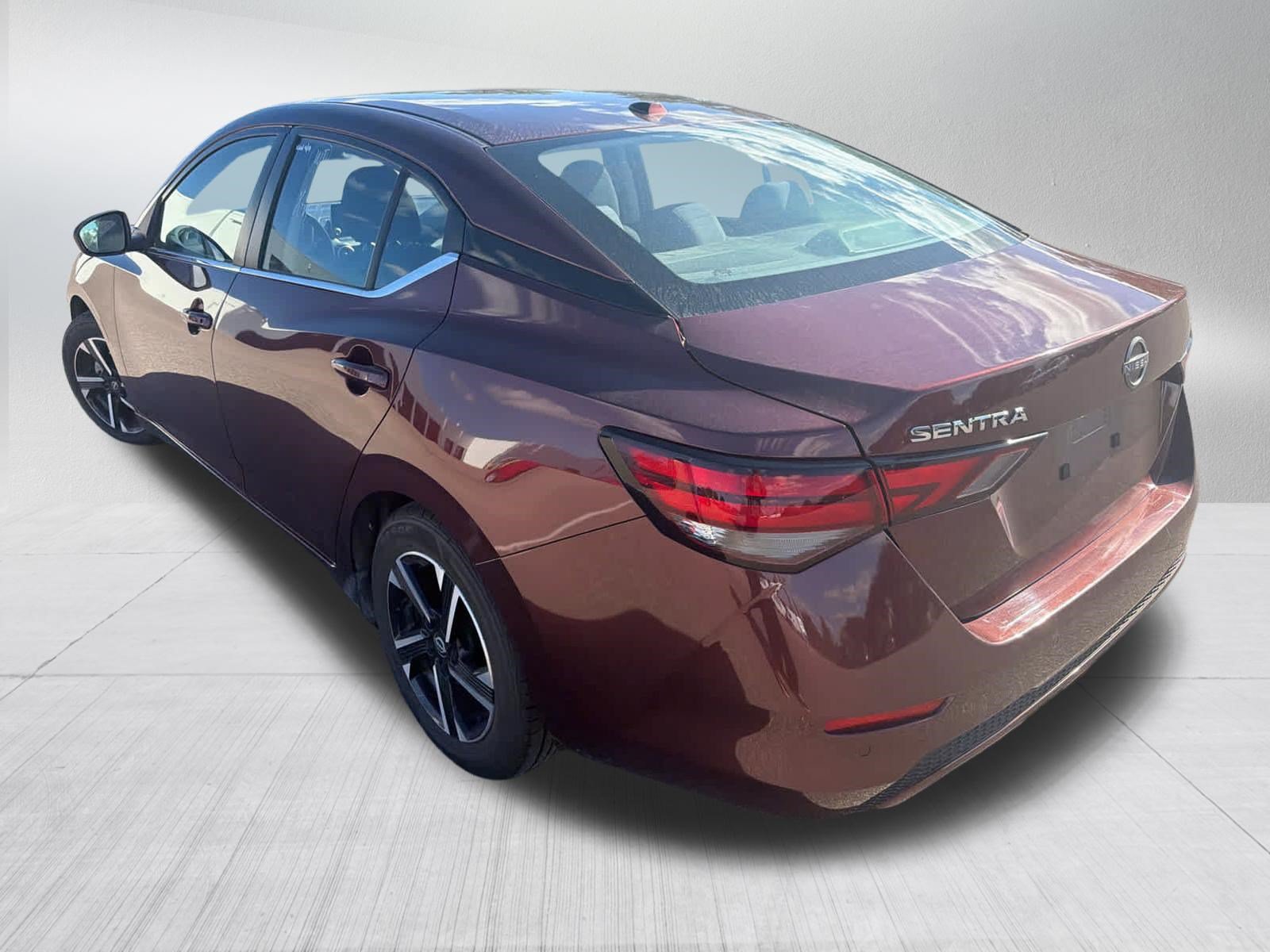 Used 2024 Nissan Sentra SV FWD image 2