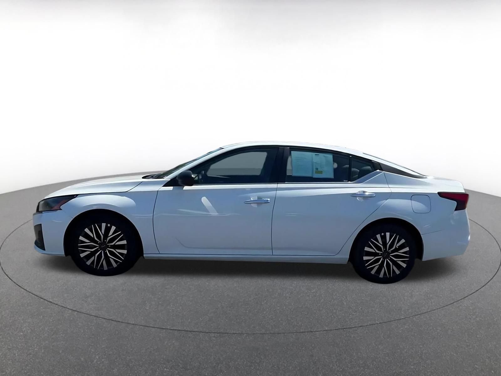 Used 2025 Nissan Altima 2.5 SV FWD image 7
