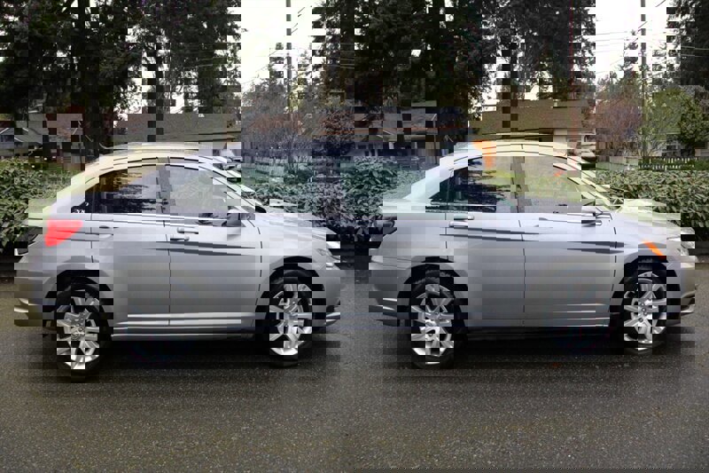 Used 2013 Chrysler 200 Touring image 11