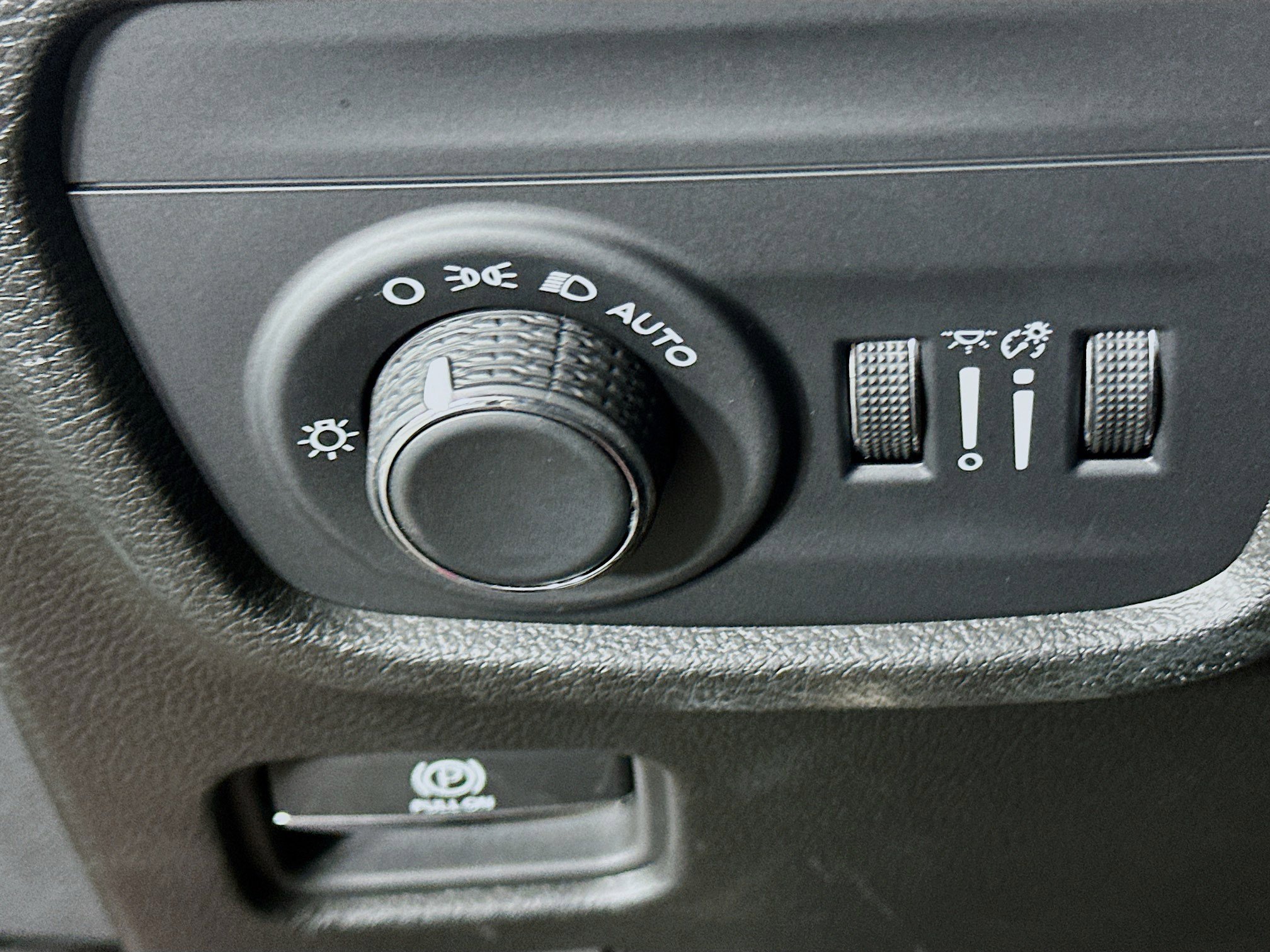 Used 2023 Jeep Grand Cherokee Altitude image 17