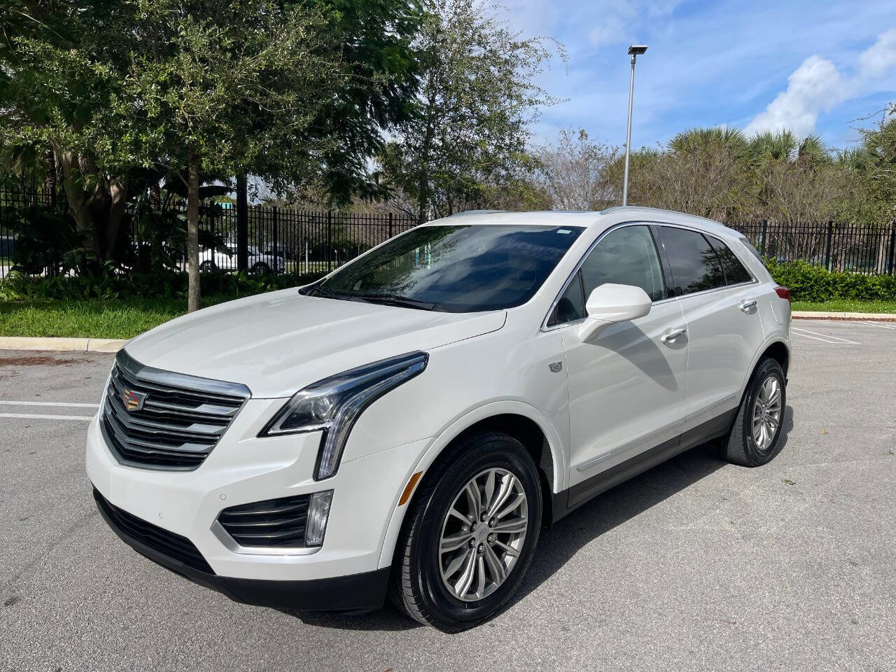 Used 2018 Cadillac XT5 Luxury w/ Driver Awareness Package image 3