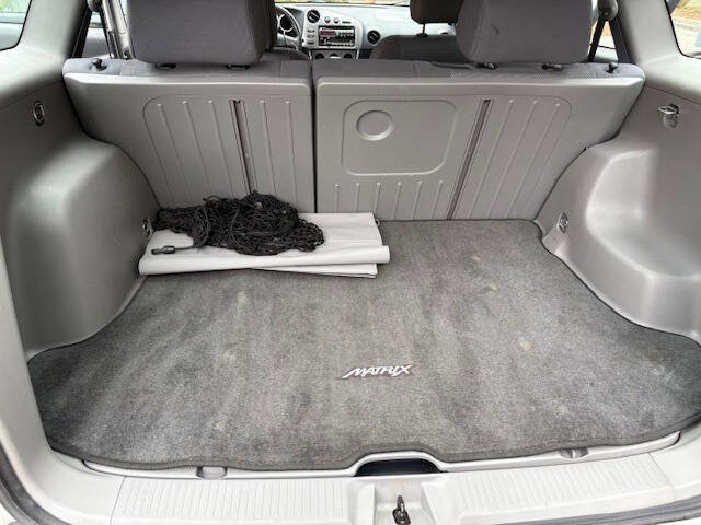 Used 2004 Toyota Matrix XR FWD image 11