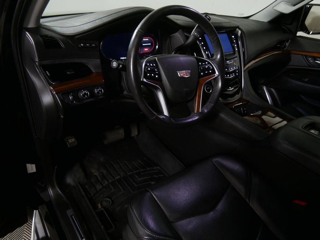 Used 2018 Cadillac Escalade ESV Luxury AWD/4WD image 13