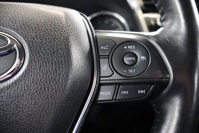 Certified 2020 Toyota Camry SE image 19