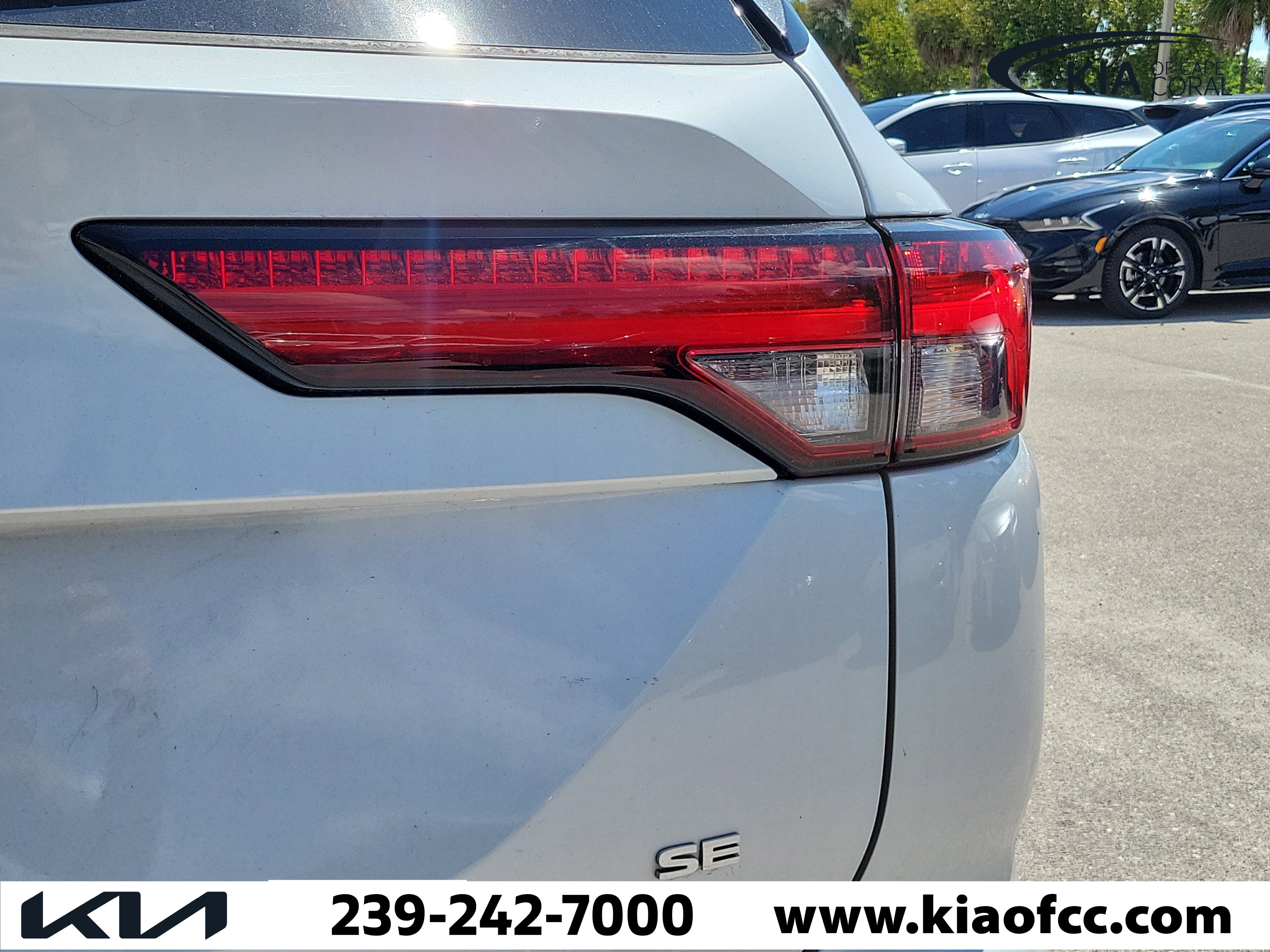 Used 2023 Mitsubishi Outlander SE Black Edition FWD image 5