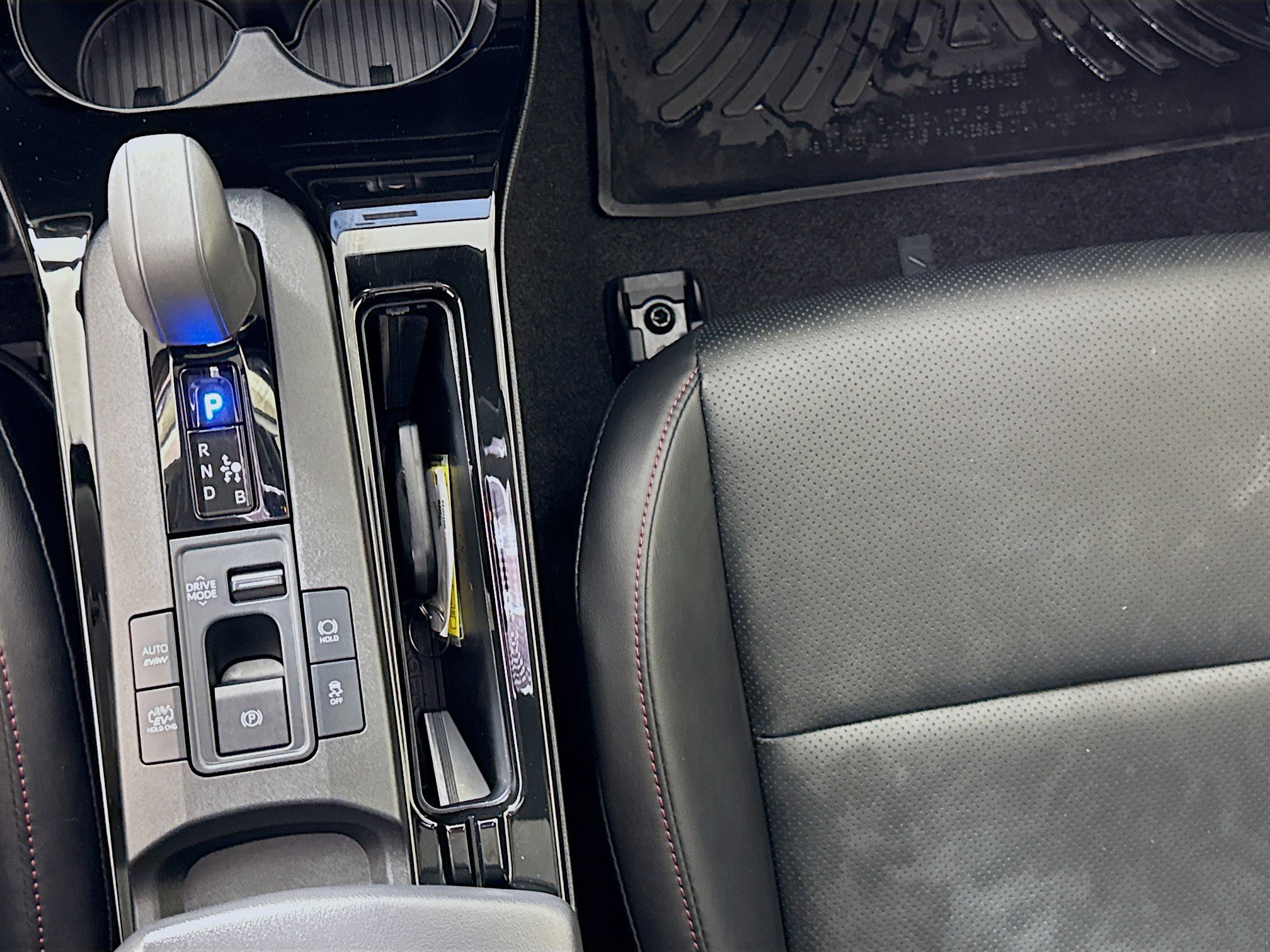 Used 2024 Toyota Prius Prime FWD image 18