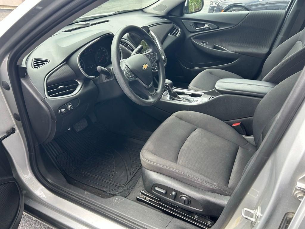 Used 2022 Chevrolet Malibu LT FWD image 13
