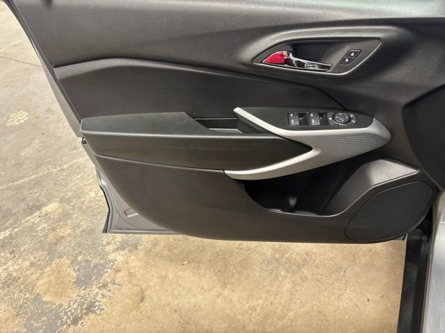 Used 2026 Chevrolet Trax RS FWD image 18