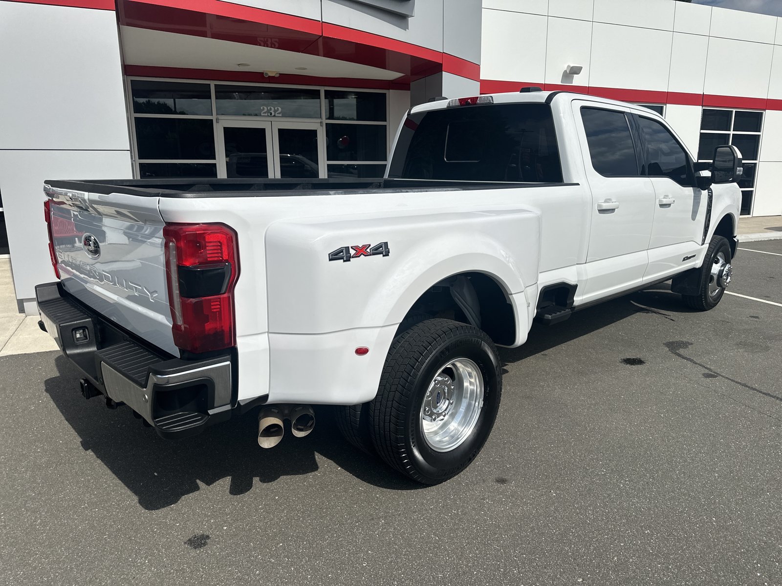 Used 2023 Ford F350 Lariat w/ Lariat Ultimate Package AWD/4WD image 8