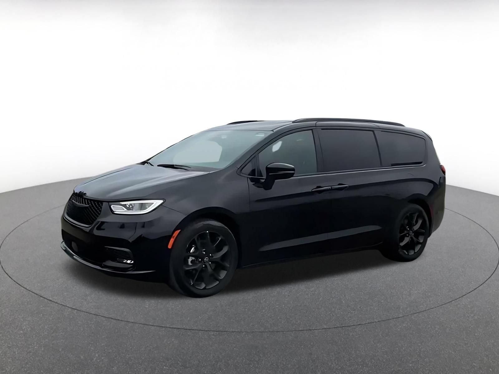 Used 2025 Chrysler Pacifica Limited FWD image 8