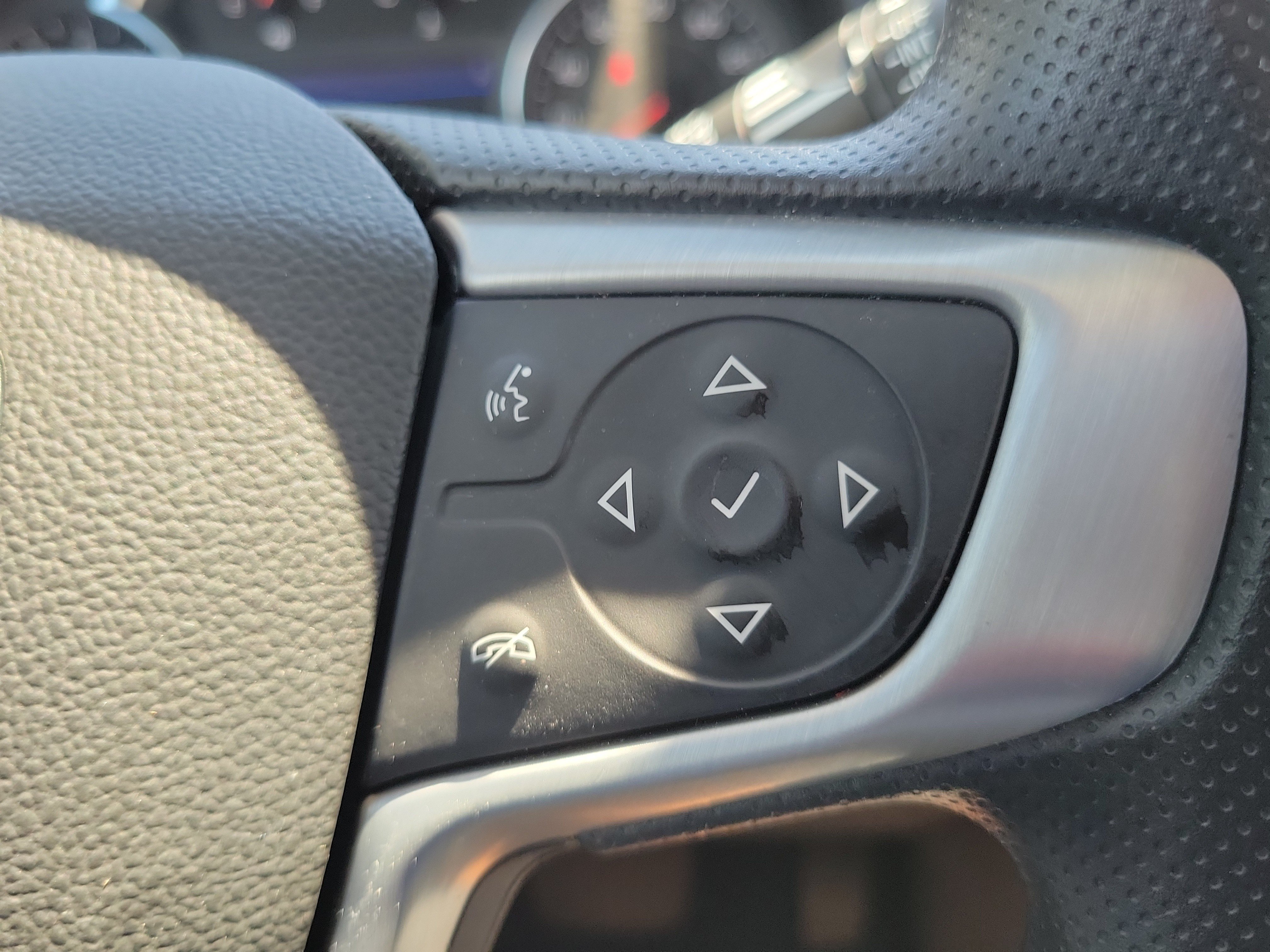Used 2022 GMC Terrain SLE w/ Driver Convenience Package FWD image 18