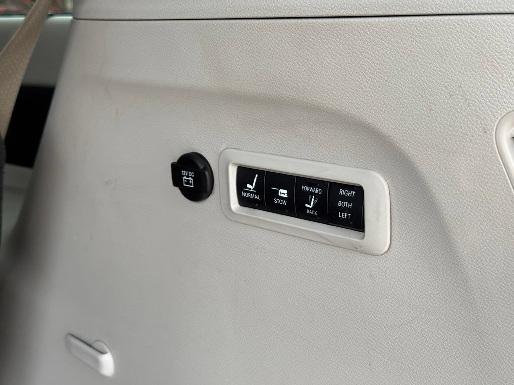 Used 2023 Chrysler Pacifica Limited w/ Uconnect Theater Family Group AWD/4WD image 29