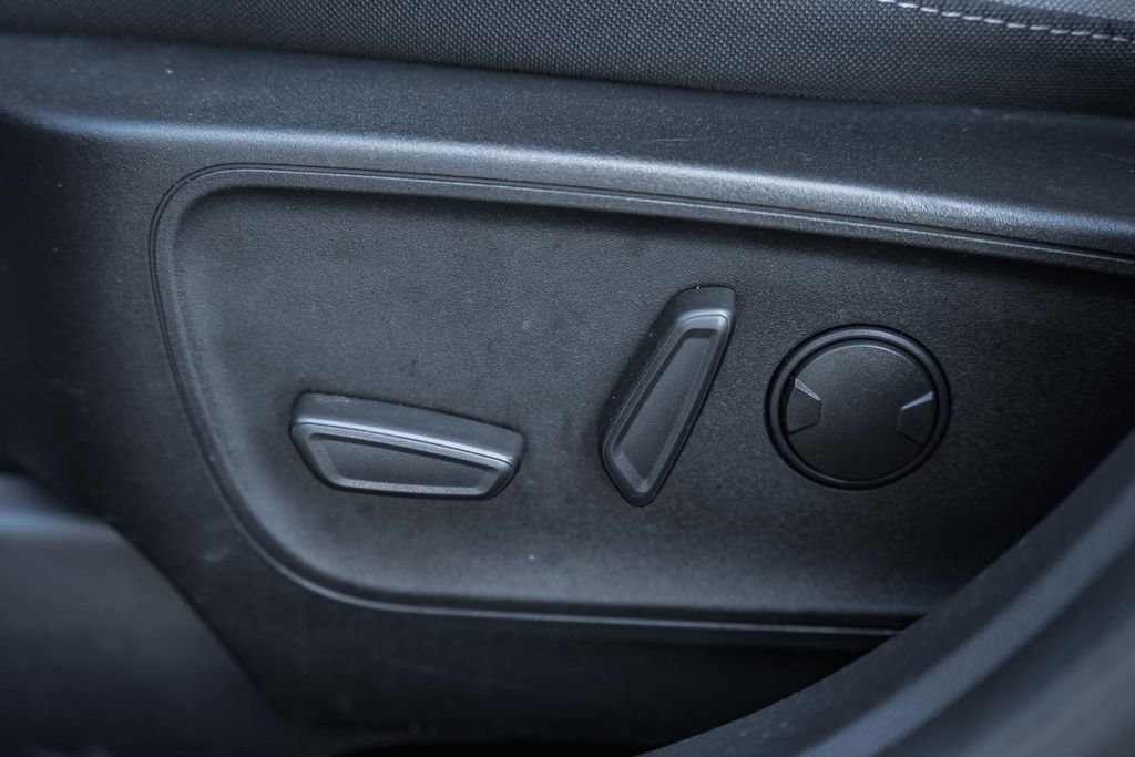 Used 2021 Ford Escape SE image 30