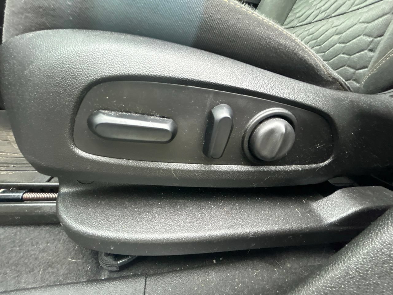 Used 2019 Chevrolet Equinox LT w/ LPO, Blackout Package FWD image 18