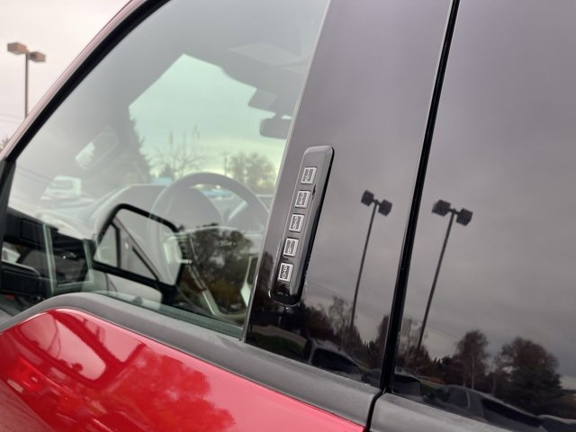 Used 2022 Ford F350 Lariat w/ Black Appearance Package image 8