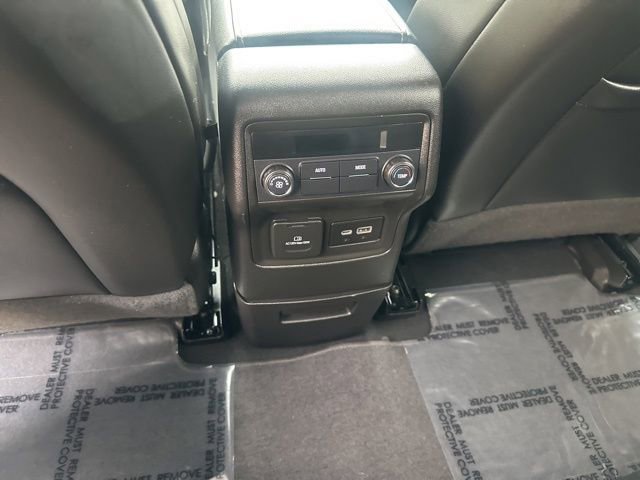 Used 2022 GMC Acadia SLT w/ LPO, Roadside Safety Package image 12