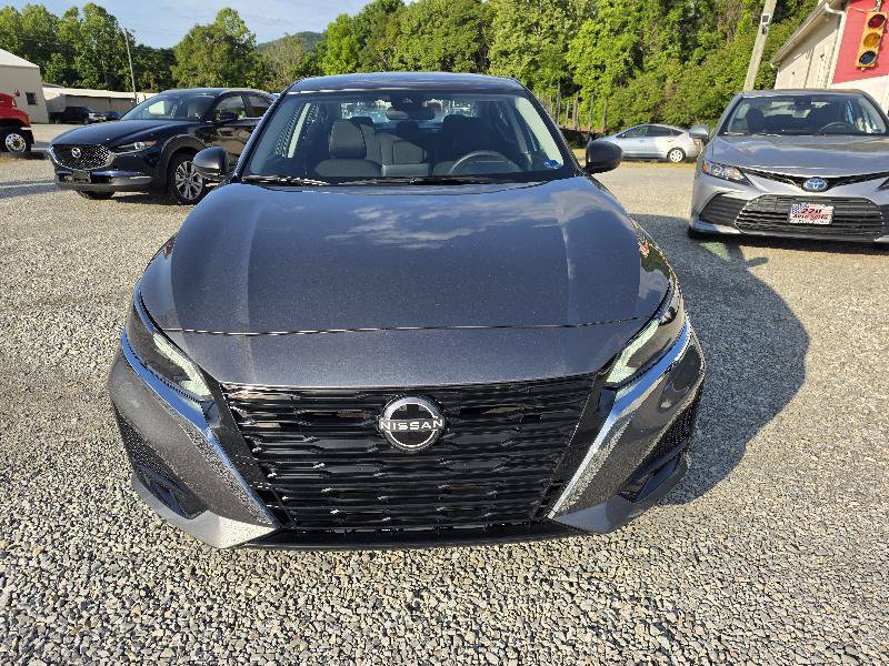 Used 2025 Nissan Altima 2.5 SV FWD image 2