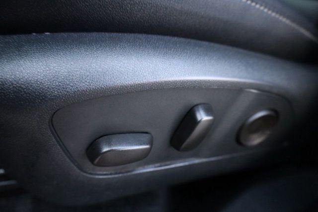 Used 2025 Chevrolet Traverse LT image 20