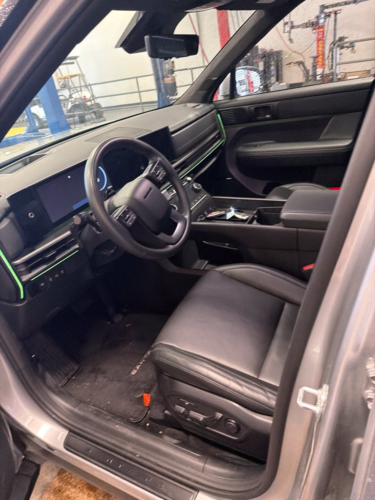 Used 2025 Hyundai Santa Fe Calligraphy AWD/4WD image 2
