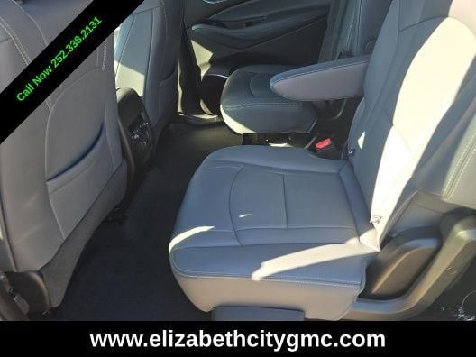 Used 2023 Buick Enclave Essence AWD/4WD image 7