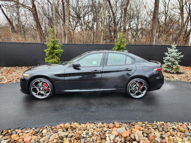 Used 2024 Alfa Romeo Giulia Veloce image 2