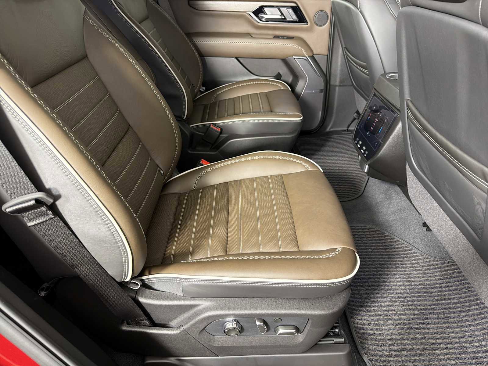 New 2026 GMC Yukon Denali Ultimate AWD/4WD image 16