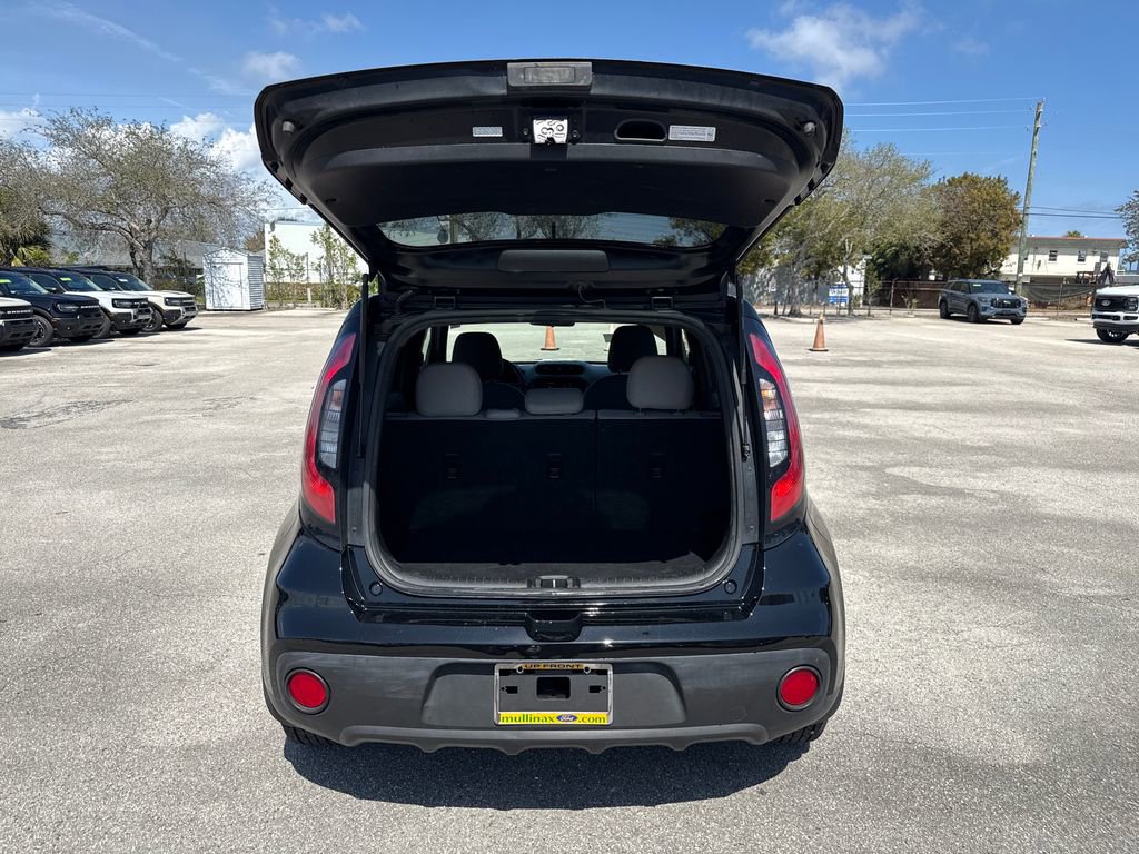 Used 2018 Kia Soul Base image 24