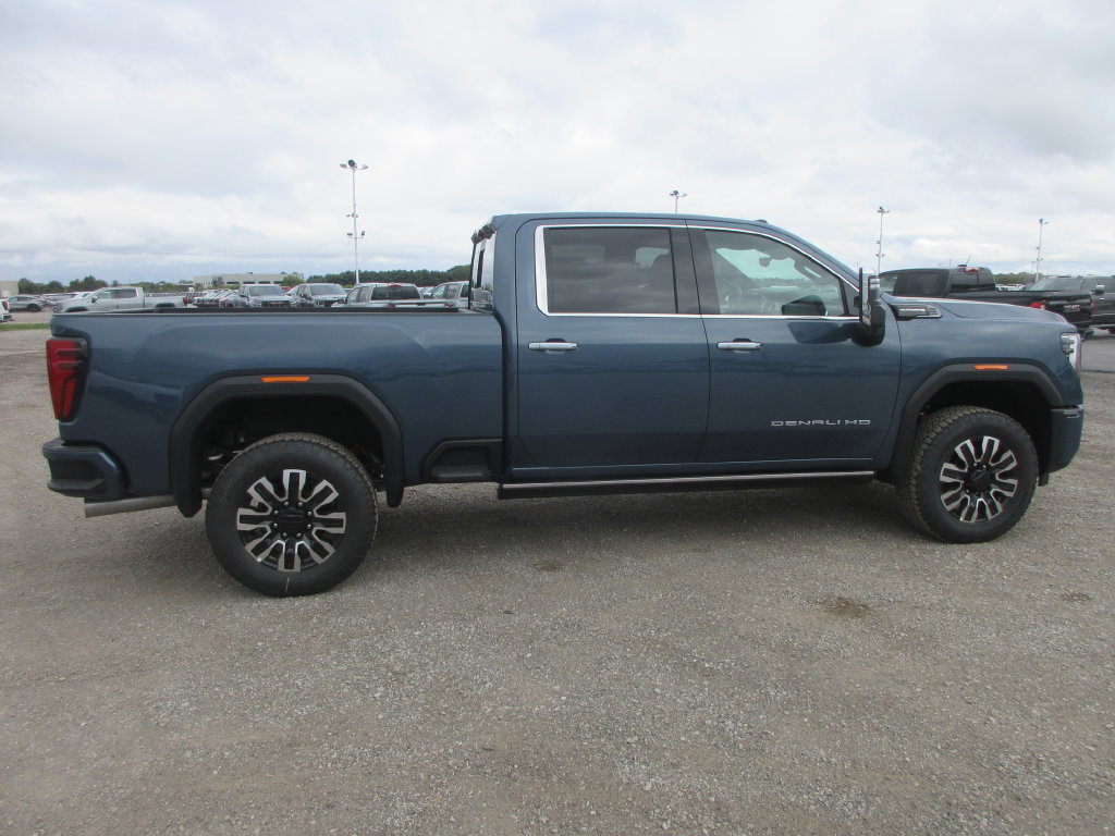 New 2026 GMC Sierra 3500 Denali Ultimate AWD/4WD image 3