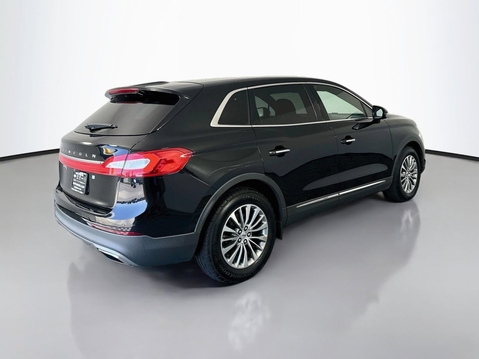Used 2017 Lincoln MKX Select w/ Select Plus Package FWD image 7