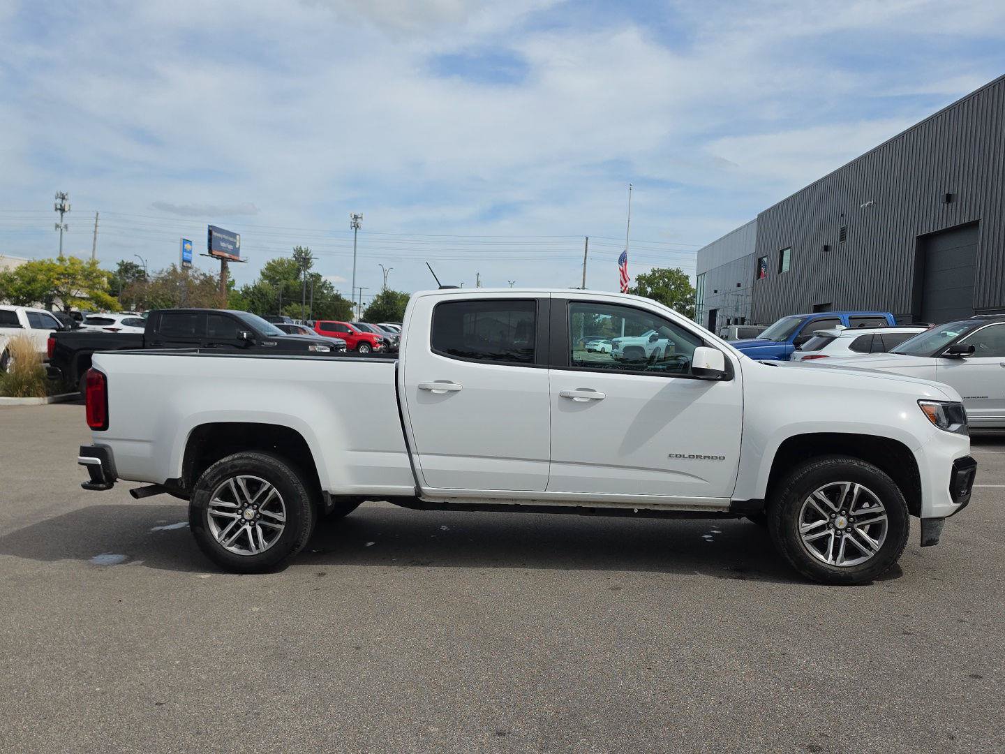 Used 2022 Chevrolet Colorado W/T w/ Custom Special Edition RWD image 2
