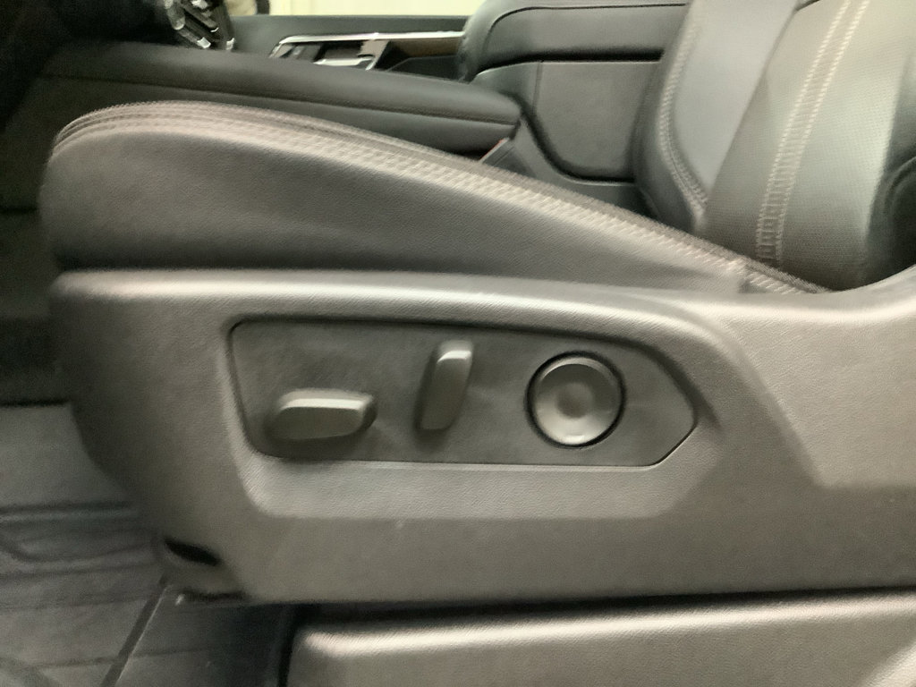 Used 2025 Chevrolet Tahoe High Country AWD/4WD image 15