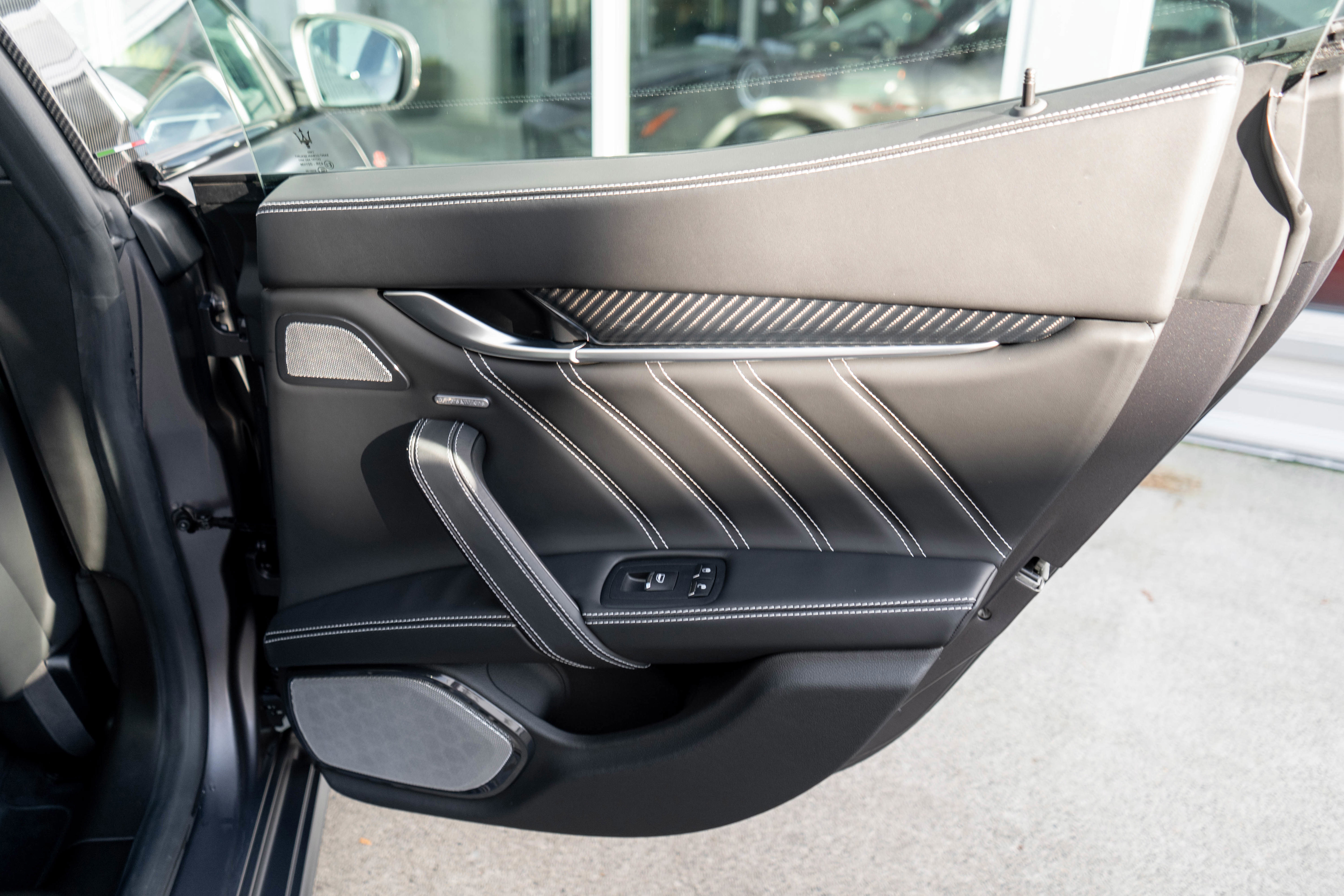 Used 2022 Maserati Ghibli Trofeo image 33