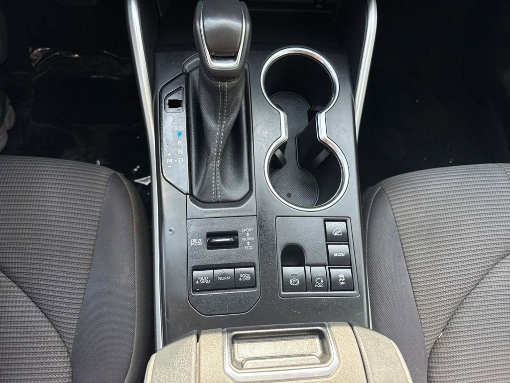 Used 2023 Toyota Highlander LE AWD/4WD image 22